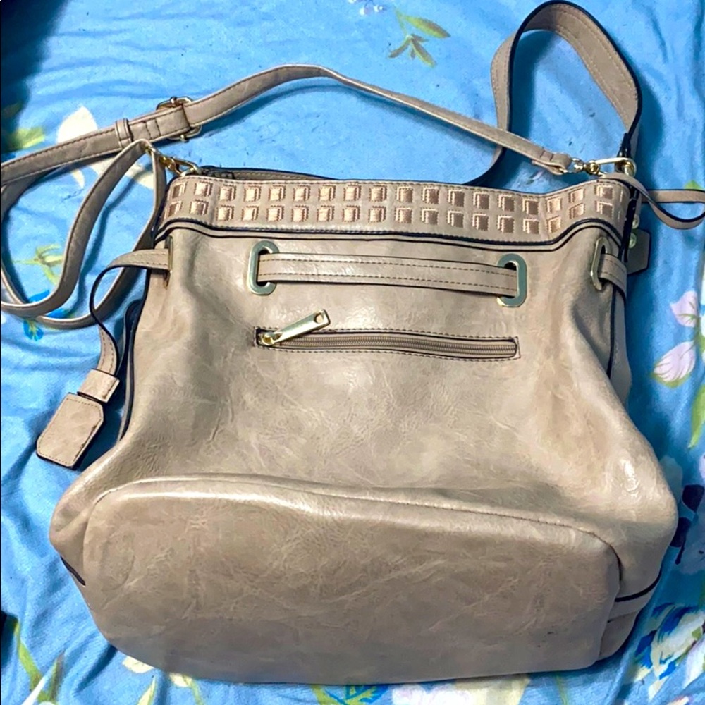 A bag you can put everything in.